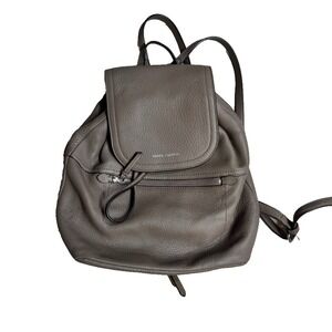 Vince Camuto Black Leather Adjustable Straps Magnetic‎ Flap Closure Luz Backpack